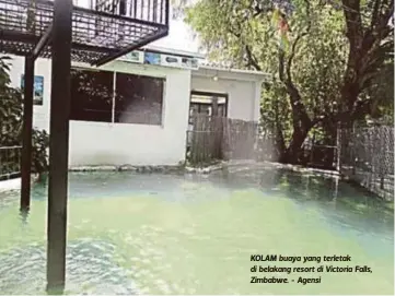  ??  ?? KOLAM buaya yang terletak di belakang resort di Victoria Falls, Zimbabwe. - Agensi