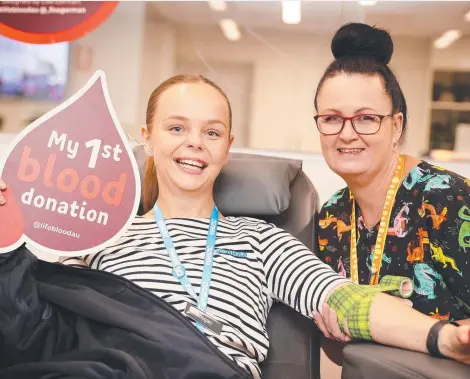  ?? Picture: Alison Wynd ?? GMHBA dental assistant and first time donor Megan Buchmasser with Geelong Lifeblood’s Donna Moroney.