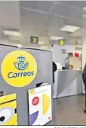  ?? CARLOS PÉREZ / EFE ?? Una oficina de correos en Melilla.