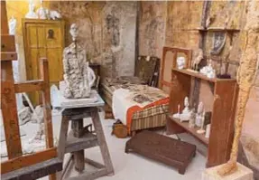  ?? ?? Uno spazio dell’atelier Giacometti dove sono conservati
i lavori preparator­i del progetto studiato da Dalí con l’artista
svizzero