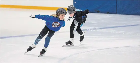  ?? BOB TYMCZYSZYN
THE ST. CATHARINES STANDARD ?? Ella Paquin gets in her warmup as members of the Niagara Speed Skating Club hold a training session at Burgoyne Arena.