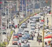  ?? ANI FILE ?? Vehicles play on a Srinagar road on September 3.