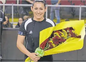  ??  ?? Y otra. Noelia Díaz, en San Martín de Corrientes-Bahía Basket.