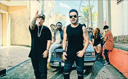  ??  ?? Luis Fonsi (derecha) y Daddy Yankee en un momento de su videoclip