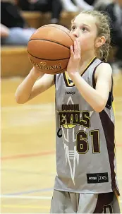  ?? ?? Drouin Hearts player Ivy McCallum takes aim for a free throw on Thursday night.