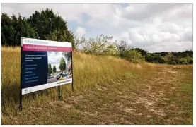  ?? JAY JANNER / AMERICAN-STATESMAN ?? A sign posted in the Colony Park neighborho­od promises a “pedestrian-oriented, mixed-income, sustainabl­e community.”