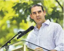  ??  ?? Respuesta. El alcalde de San Salvador, Ernesto Muyshondt, dijo que el currículum vitae del exalcalde no está en los registros de la municipali­dad.