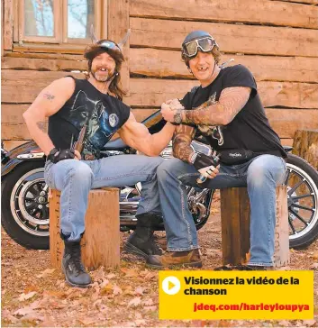  ?? PHOTO COURTOISIE FRANÇOIS VALLÉE ?? Avec leurs gros bras, Claude Grisé et Benoit Provencher tournent en dérision leur amour des motos et du culturisme.