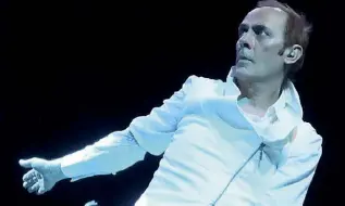  ??  ?? Quirinetta Peter Murphy, frontman dei Bauhaus, stasera sul palco