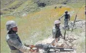  ?? REUTERS FILE ?? Afghan security personnel guard border with Pakistan