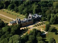  ??  ?? An aerial view of Waddesdon manor, estate and grounds (Waddesdon Manor Library)