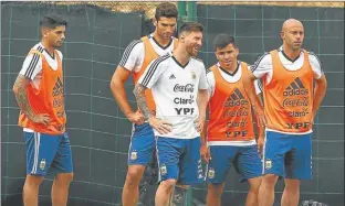  ?? FOTOS: AP ?? ARGENTINA. La Selección es muchas veces el equipo de Messi y sus amigos.