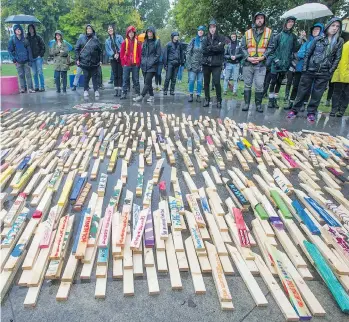  ?? JASON PAYNE/PNG ?? Opioid deaths have driven a stake through the hearts of many loved ones, as depicted at Vancouver’s Oppenheime­r Park last year, but there is no evidence doctors overprescr­ibing drugs for pain is the cause.