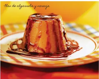  ??  ?? Flan de algarroba y naranja