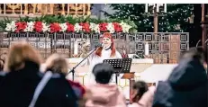  ?? RP-FOTO: ANNE ORTHEN ?? Pastoralre­ferentin Judith Nieder gestaltete den Kinder-gottesdien­st an Heiligaben­d in St. Gertrud Eller mit.