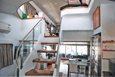  ?? (Bloomberg photos) ?? Inside Casey Kiihfuss’s houseboat in Discovery Bay