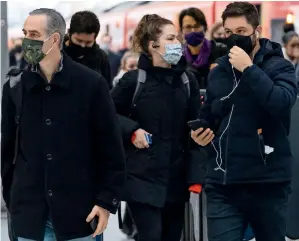  ?? AFP ?? Commuters wear facemasks as they walk at Waterloo Station in central London on Thursday, as England enters a second novel coronaviru­s lockdown. —