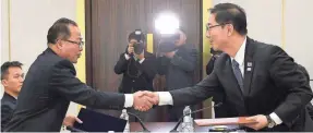  ?? S. KOREAN HANDOUT ?? North Korean delegation head Jon Jong-Su, left, and South Korean vice unificatio­n minister Chun Hae-Sung announced a joint Olympics team.