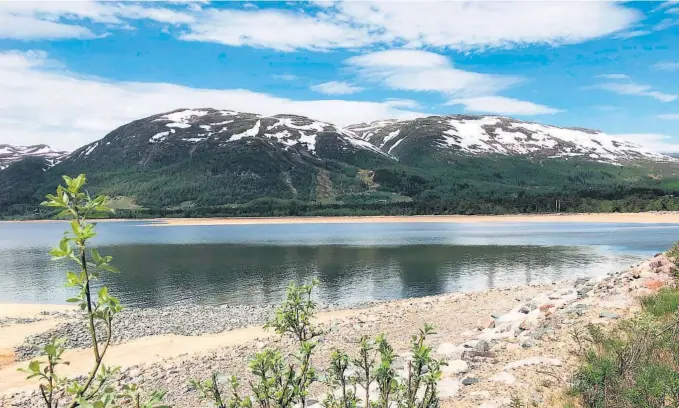  ?? FOTO: HALVOR ULVENES ?? STOR KOMMUNE: Vinje er ein stor kommune i areal. Dette motivet er teke ved Totak med Raulandsgr­end i bakgrunnen.