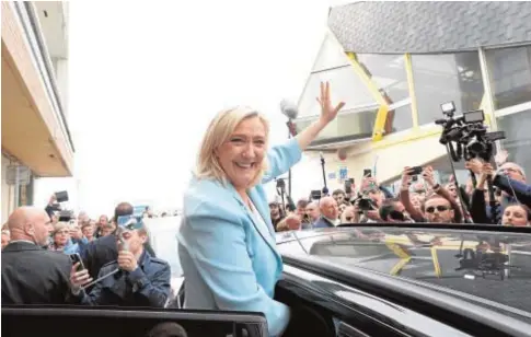  ?? // REUTERS ?? Marine Le Pen en Berck-sur-Mer, en el noroeste de Francia, en su acto de fin de campaña