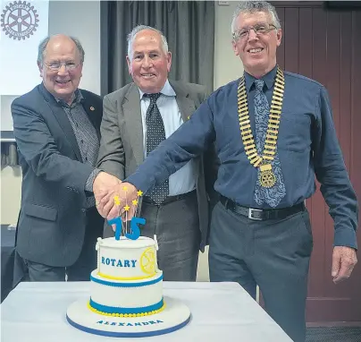  ?? PHOTO: ANDREW HOWLEY ?? Fellowship and fun . . . Cutting the 75th anniversar­y cake for the Rotary Clus of Alexandra on Qaturday are (from left) John Drummond, of the Dunedin Rotary Clus, which sponsored the seginnings of the Alexandra clus; John Taylor, the longestser­ving memser of the Alexandra clus; and Charles French, 201819 president of the Alexandra clus.