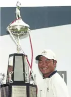  ?? —AP ?? Triumphant: Danny posing with the Taiwan Open trophy in 2002.