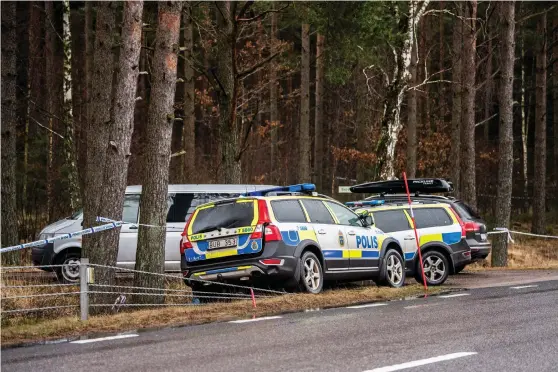  ?? Bild: ROGER LARSSON/ARKIV ?? TRE MISSTÄNKTA. Mannen i 30-årsåldern hittades ihjälskjut­en på en skogsväg intill väg 25 i Marbäck. Nu är tre män anhållna misstänkta för mordet.