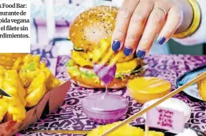  ??  ?? Vegan Junk Food Bar: nuevo restaurant­e de comida rápida vegana para darse el filete sin eco-remordimie­ntos.