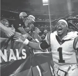  ?? MICHAEL CHOW/ARIZONA REPUBLIC ?? Panthers quarterbac­k Cam Newton (1) celebrates after beating the Cardinals 34-10 at State Farm Stadium on Sunday.