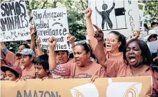  ?? /GETTY IMAGES ?? Se entregaron 250,000 solicitude­s para que Amazon termine los vínculos con ICE.