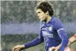  ??  ?? Chelseas Marcos Alonso.