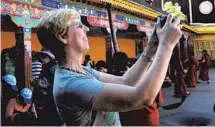  ?? DONG NAIDE / FOR CHINA DAILY ?? A foreign tourist visits Jokhang, a famed Buddhist temple in Lhasa.