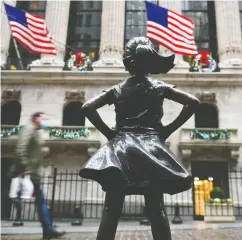  ?? ANGELA WEISS / AFP VIA GETTY IMAGES FILES ?? The Fearless Girl statue at the NYSE on Wall Street. It is clear that the economic data have no ability to move
markets anymore, David Rosenberg writes.