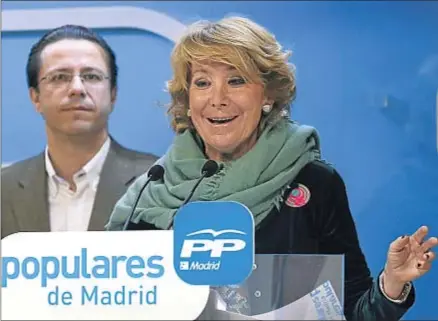  ?? JAVIER LIZÓN / EFE ?? Aguirre con Fernández-Lasquetty, en la comparecen­cia donde anunció que quiere ser alcaldable