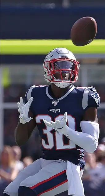  ?? NaNcy LaNE / HERaLd STaFF FILE ?? INTENDED RECEIVER?: Devin McCourty intercepts a pass against the Jets on Sept. 22.