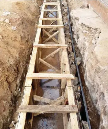  ??  ?? A gutter being constructe­d around Anguwan Rogo, in Jos north Local Government area of Plateau State