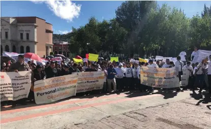  ?? TEODORO SANTOS ?? Compañeros han sido obligados a firmar cartas de renuncia; piden intervenci­ón del gobernador.