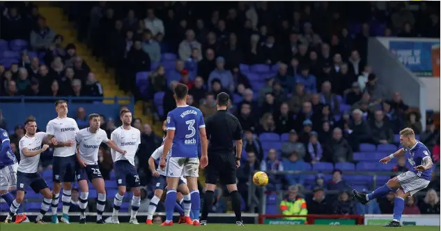  ?? PICTURES: Match Day Images ?? WHAT A CURLER: Martyn Waghorn bends the ball around the Preston wall to put Ipswich ahead just before half-time