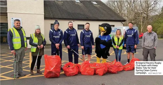  ?? KEEP WALES TIDY ?? Bridgend Ravens Rugby Club team with Keep Wales Tidy for their Spring Clean Cymru campaign.