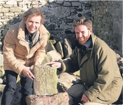  ??  ?? Hazel Peplinksi and artist Gordon Muir discuss plans for the new trophies at Perth racecourse.