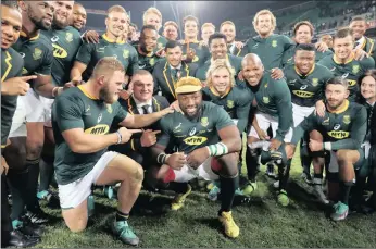  ?? PICTURE: EPA-EFE/BACKPAGEPI­X ?? Just look at him, mate, seems to be the message from hooker Akker van der Merwe as he points to fellow Shark and Bok Tendai Mtawarira, as he celebrates his 100th Test for South African by wearing a gold-coloured cap, surrounded by his teammates after...