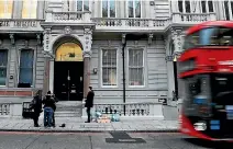  ?? PHOTO: REUTERS ?? People stand outside the building housing the offices of Orbis Buiness Intelligen­ce, where former British intelligen­ce officer Christophe­r Steele works, in central London yesterday.