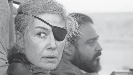  ?? PAUL CONROY/AVIRON PICTURES ?? In “A Private War,” Rosamund Pike plays Sunday Times foreign correspond­ent Marie Colvin.