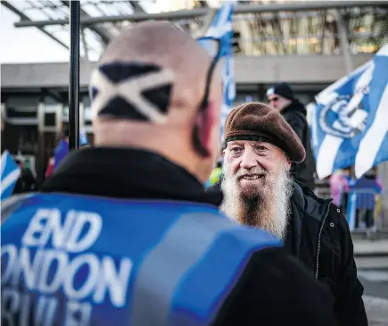  ?? JEFF J MITCHELL / GETTY IMAGES ?? Independen­ce supporters gather outside the Scottish Parliament in Edinburgh last month. Support for a second independen­ce referendum is growing due the Brexit deal being voted down in parliament.