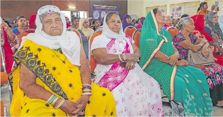  ?? Photo: DEPTFO ?? Descendant­s of Girmitiyas during the Girmit Remembranc­e Day celebratio­ns at the Nadi Civic Centre on May 13, 2018.