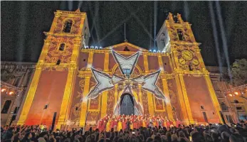  ?? FOTO: DPA ?? Zur Eröffnung schmückte eine Videoproje­ktion des Malteserkr­euzes die Kirche des Heiligen Johannes in Maltas Hauptstadt Valletta.