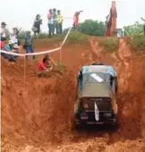  ??  ?? A competitor taking part in the Vietnam Offroad 2017 race.
