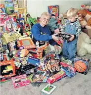  ?? [THE OKLAHOMAN ARCHIVES] ?? Red Andrews Christmas Dinner organizer Betty McCord and helper Joshua Looney, 3, are shown sorting through donated toys in this 1998 photo.