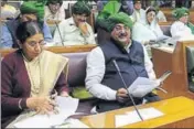  ?? KESHAV SINGH/HT ?? Leader of Opposition Abhay Singh Chautala along with other INLD legislator­s; and (right) CLP leader Kiran Choudhry seated besides Congress MLAS during the governor’s address on the first day of the Budget session in Chandigarh on Monday.