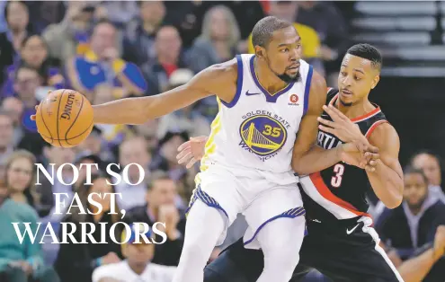  ?? MARCIO JOSE SANCHEZ/ASSOCIATED PRESS FILE PHOTO ?? The Warriors’ Kevin Durant, left, is chasing his second straight title with Golden State, a team that was the favorite to win the NBA title since the start of the season. But now, because of injuries and lackluster play, doubts have crept in.